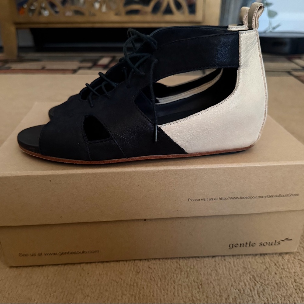 Gentle Souls Two-Tone Black and Cream Sandals